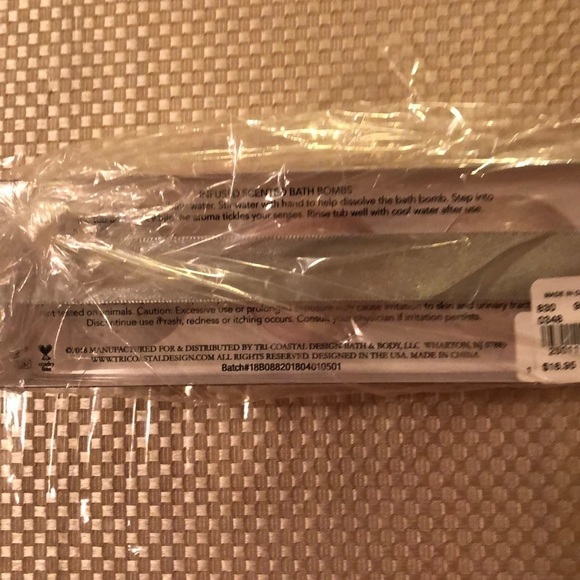 New York and Company three packInfused scented bath bombs package NWT - Picture 5 of 7
